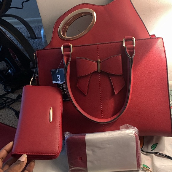 Vegan leather 4 piece red bag - Picture 2 of 5